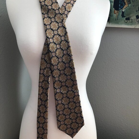 Claudio Marinetti Como Italy Floral 100% Silk Necktie - Picture 1 of 9